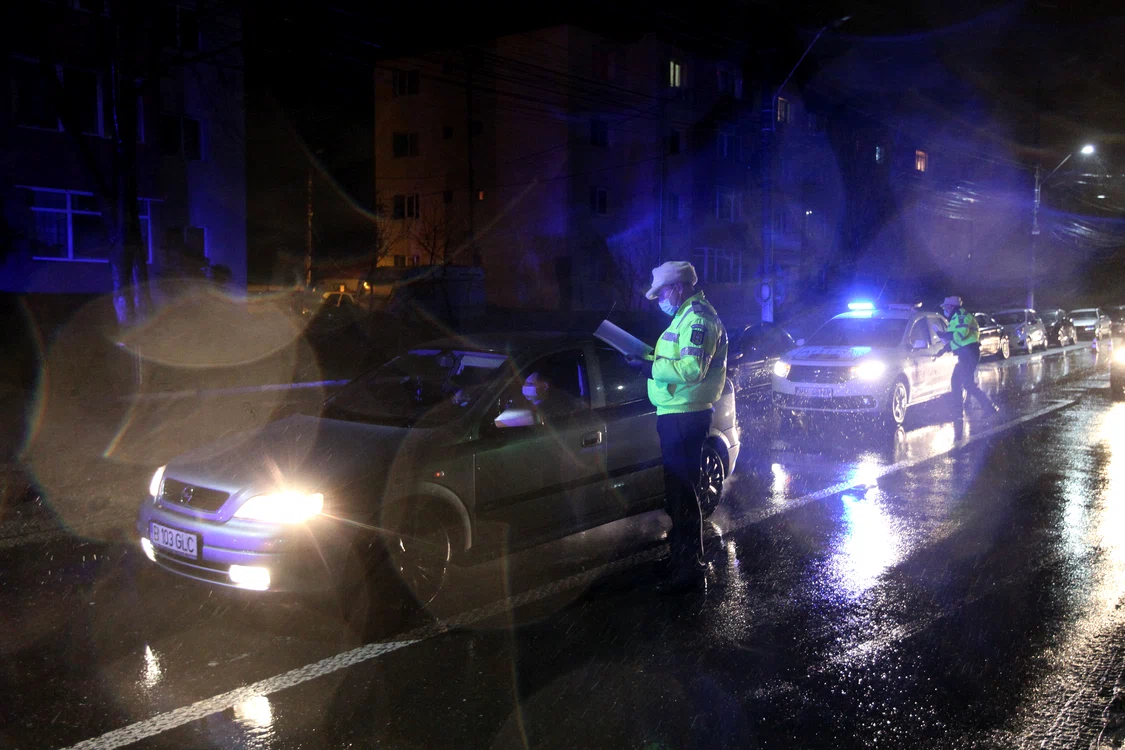 Polițiștii au verificat respectarea măsurilor de izolare la domiciliu pe timpul nopțiifoto: Sever Gheorghe