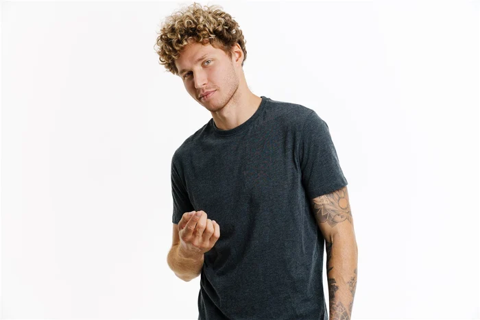 Confort zilnic: cele mai populare tricouri de bărbați pentru vară