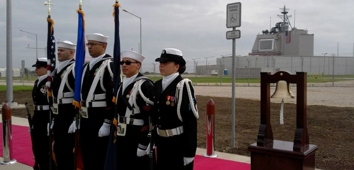 Garda de onoare a Armatei SUA, în faţa scutului NATO antirachetă Foto A.M.