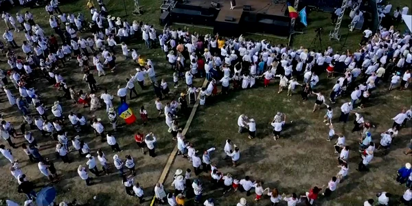 Imagini de la nunta anului de la Măciuca Vâlcea a liderului AUR George Simion văzută din dronă Foto captură video jpg