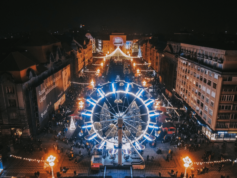 Roata panoramică din Piața Victoriei din Timișoara, principala atracție a Târgului de Crăciun FOTO