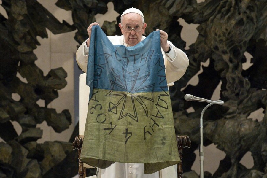 De ce n-a putut Papa Francisc să numească Rusia un agresor. Gestul făcut de regretatul suveran pontif față de soldații ucraineni