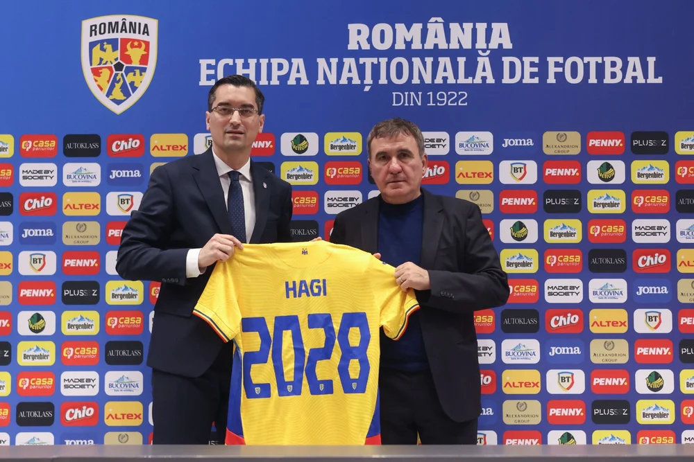 FRF a anunțat că Hagi are contract valabil pe 4 ani. Pe tricoul de la prezentare scrie însă altceva