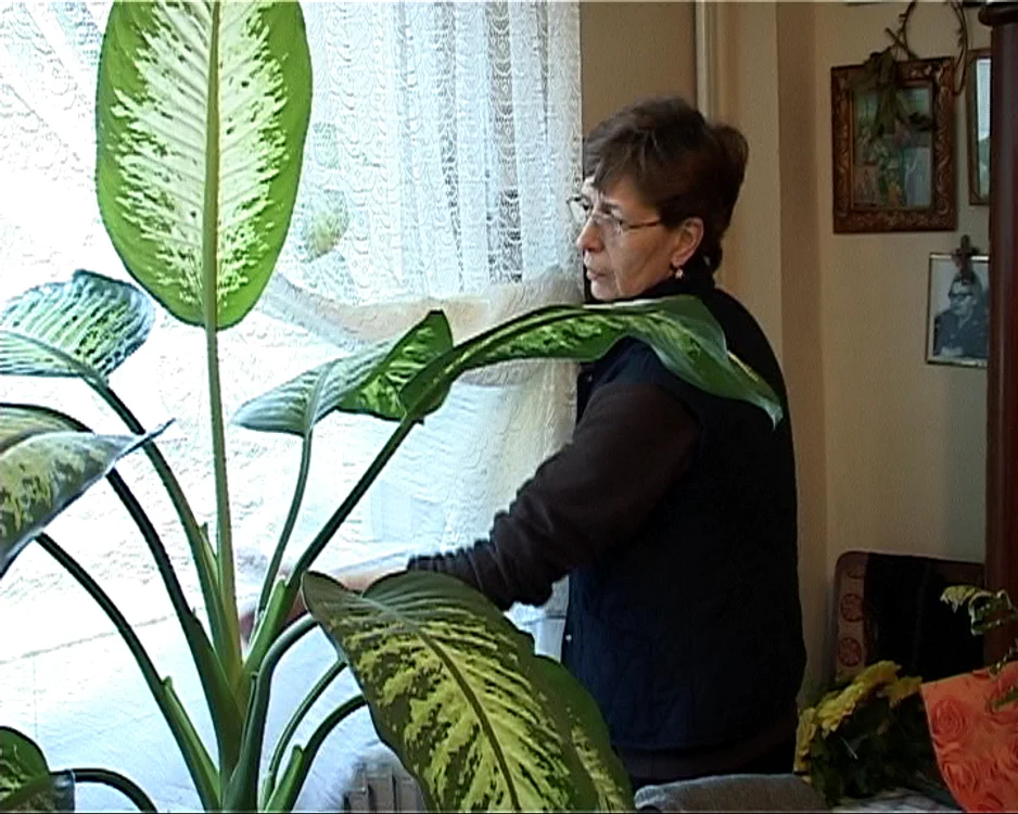 Marioara încearcă degeaba caloriferul. FOTO: NICOLETA BUTNARU