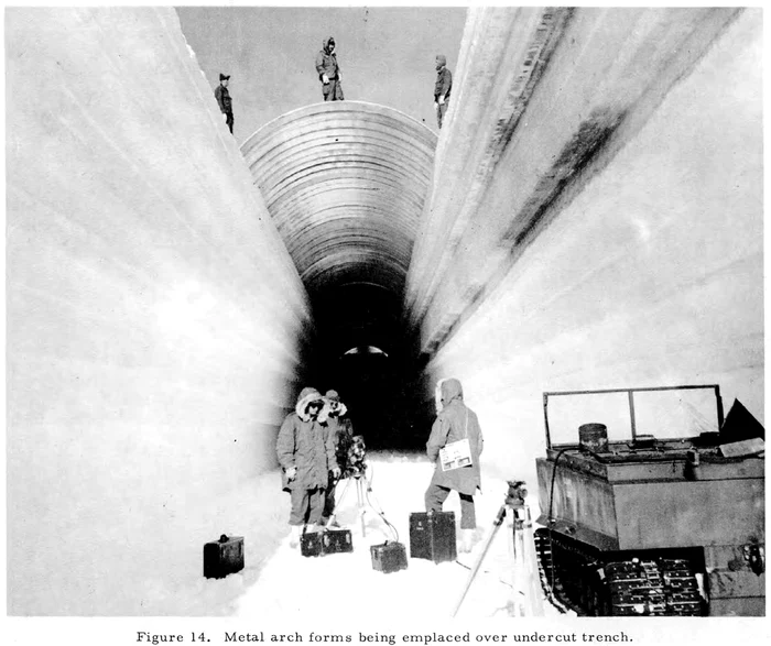 Construcția tunelurilor de la ​​Camp Century, în 1960 (© US Army Corps of Engineers)