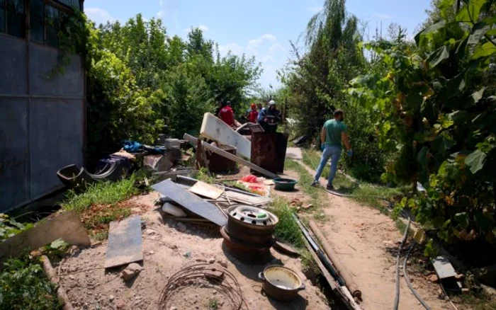 
    Curtea suspectului din Caracal în care s-a găsit un corp carbonizatFoto: arhivă personală  