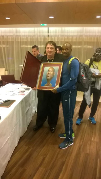Ştefan Popa Popa's înconjurat de sportivi la Berlin