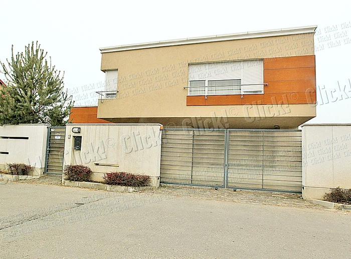 Aceasta este vila din Pipera unde locuiesc cei doi