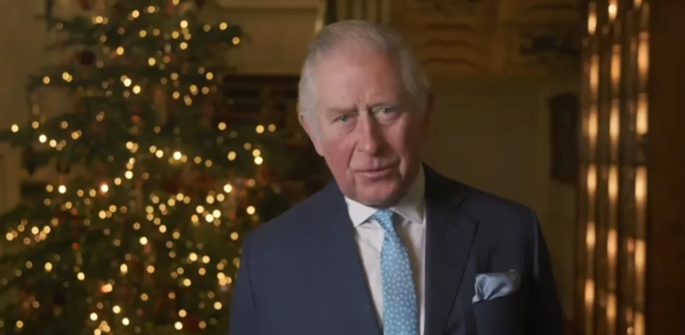 Prinţul Charles, recitând poemul „The Night Before Christmas”