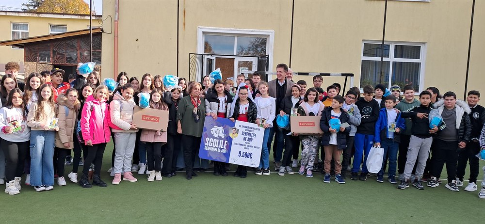 Gică Popescu și Generația de Aur la evenimentul de donații pentru școli pe Arena Națională | sursa foto: Adevarul