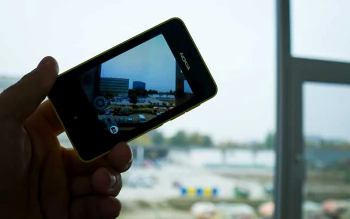 Nokia Asha 501 este un telefon mic şi simpatic FOTO Răzvan Băltăreţu/Adevărul