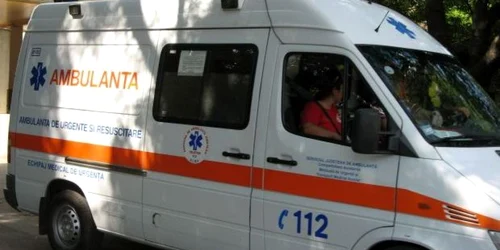 Rănitul a fost transportat la spital. Arhivă Adevărul