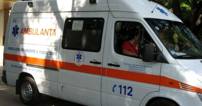 Rănitul a fost transportat la spital. Arhivă Adevărul