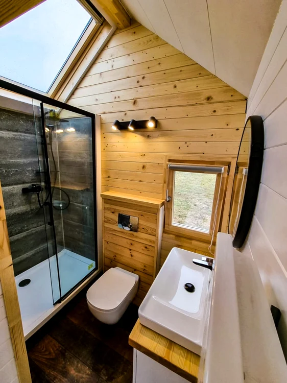 Un spectaculos tiny house care costă 25.000 de euro