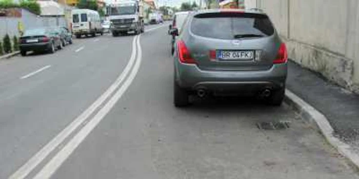 Ca de obicei, mitocanul transformat în şofer opreşte unde are chef, nu unde este permis