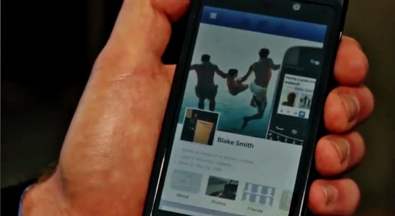 Aplicaţia Facebook pentru Blackberry calcă pe urmele celei pentru Android sau iOS.