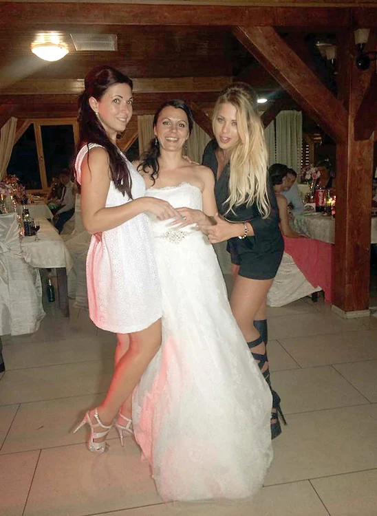 Roxana, alături de surorile ei, Raluca și GeorgieFOTO: ARHIVA PERSONALĂ