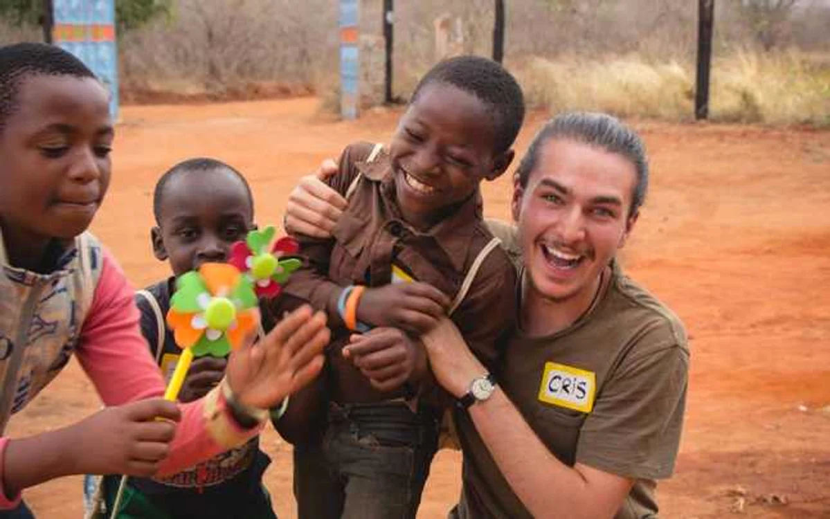 Cristian Achim a petrecut 3 săptămâni cu copii orfani din Kenya