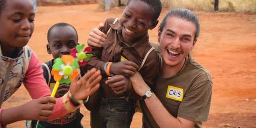 voluntar kenya alba