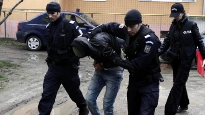 
    Polițistul reținut era principalul dealer de droguri din zona Brăila Galați  