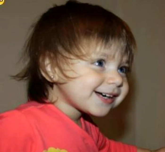 Micuţa Sofia seamănă foarte bine cu mama ei (captură: Acasă TV)