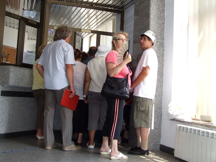 Un pensionar trebuie să restituie statului, în medie, 5.524 de lei în următorii trei ani