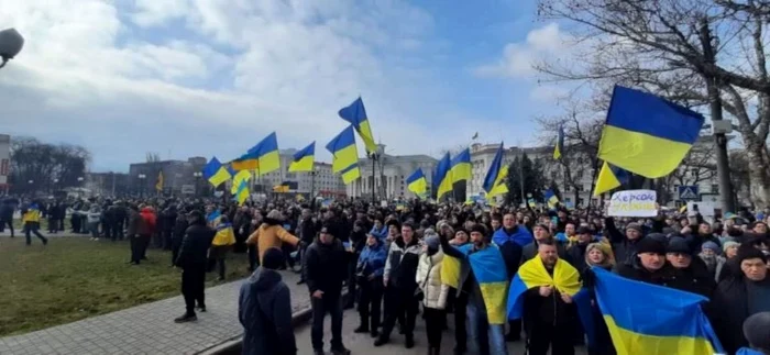 Protest al ucrainenilor în oraşul ocupat Herson FOTO Twitter