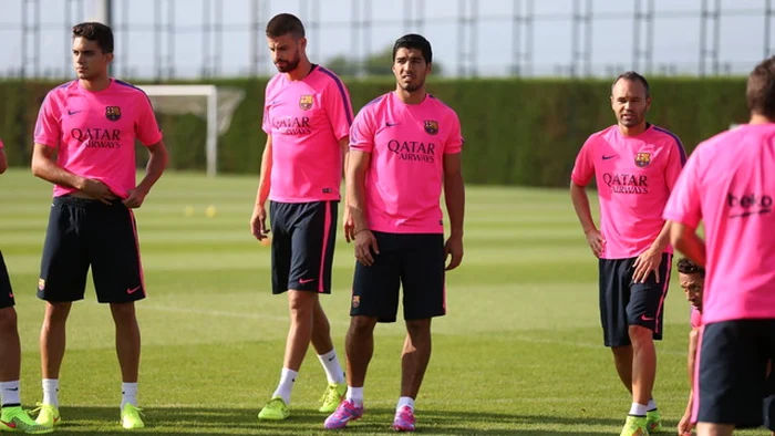 Suarez (centru) s-a antrenat, în premieră, alături de colegii săi de la Barcelona. FOTO: Miguel Ruiz / FCB