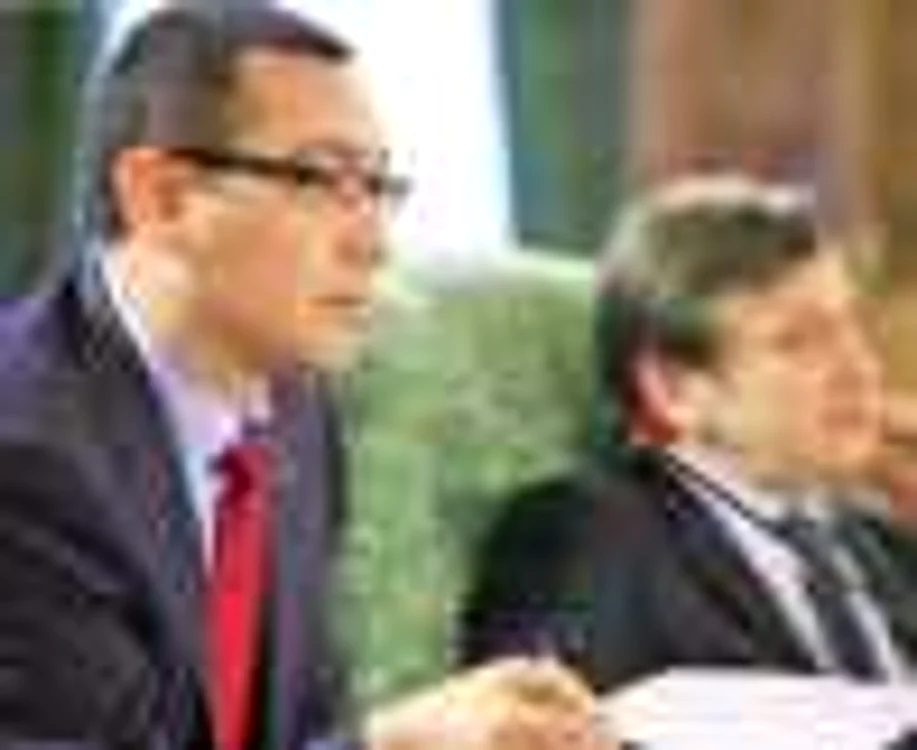 Victor Ponta şi Crin Antonescu îl atacă pe şeful statului  