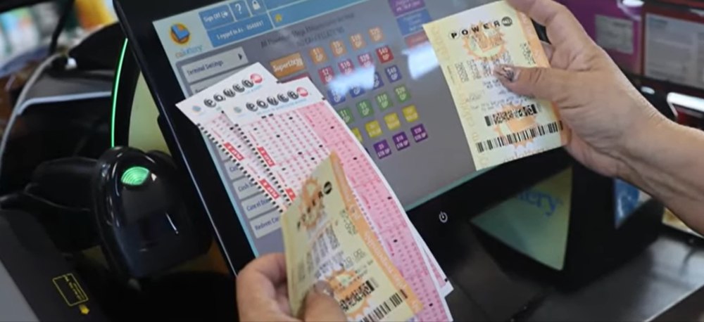 ChatGPT i-a adus unei femei din Michigan numerele câștigătoare la loto. Cât a câștigat și avertismentul Loteriei
