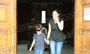 Frăţiorul copilului ucis de câini a venit la biserică împreună cu mama şi mătuşa lui jpeg