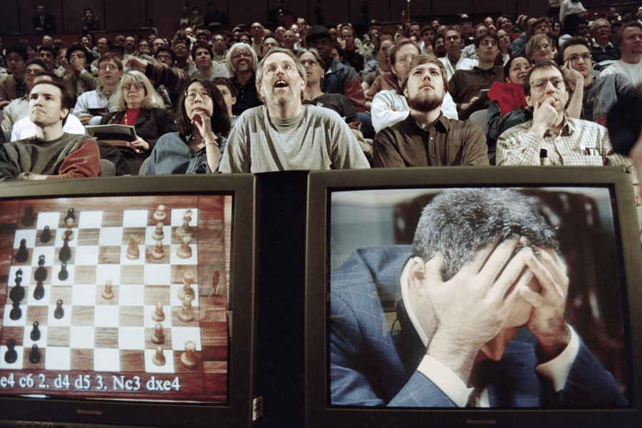 26 de ani de când supercalculatorul Deep Blue l-a învins la șah pe Garry Kasparov. Unde a greșit campionul