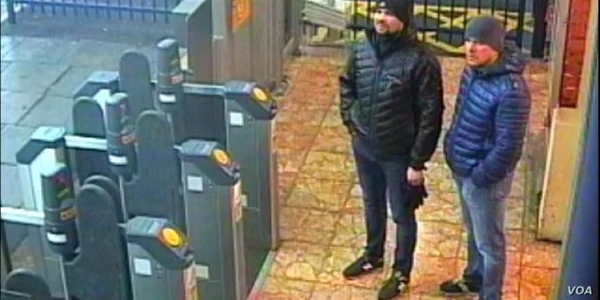 Alexander Petrov şi Ruslan Boshirov surprinşi de sistemele de supraveghere în staţia Salisbury pe data de 3 mai 2018