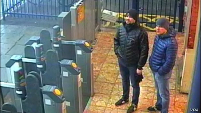 Alexander Petrov şi Ruslan Boshirov surprinşi de sistemele de supraveghere în staţia Salisbury pe data de 3 mai 2018