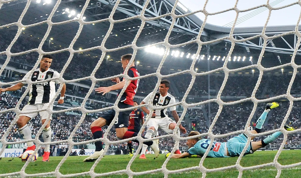 Căpitanul naţionalei de tineret a luat un gol uşor de la Cristiano Ronaldo, dar în rest a apărat bine şi Genoa a plecat cu un punct de la Torino, provocând prima sincopă liderului din Serie A