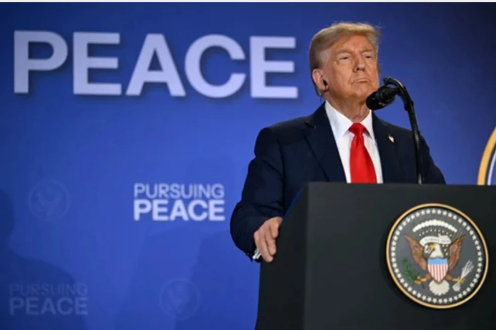 Trump anunță că SUA au lovit a doua navă cu droguri din Venezuela. Trei persoane au fost ucise