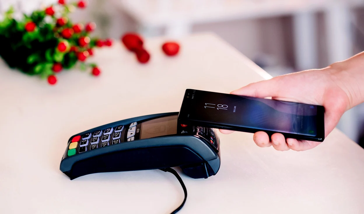 Aplicația BT Pay permite înrolarea cardurilor emise de orice bancă din România