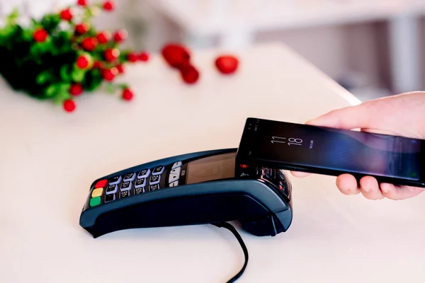 Aplicația BT Pay permite înrolarea cardurilor emise de orice bancă din România
