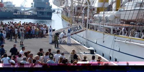 Nava Scoala (Bricul) Mircea pleaca din Portul Constanta