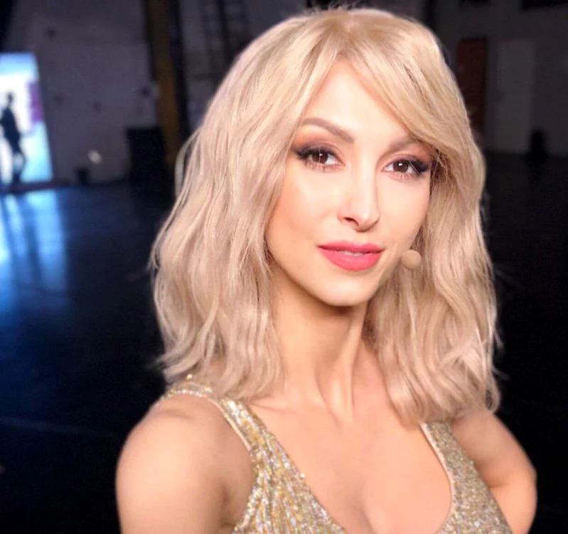 
    Andreea Bălan a pozat cu burtica la vederefoto: Unica   