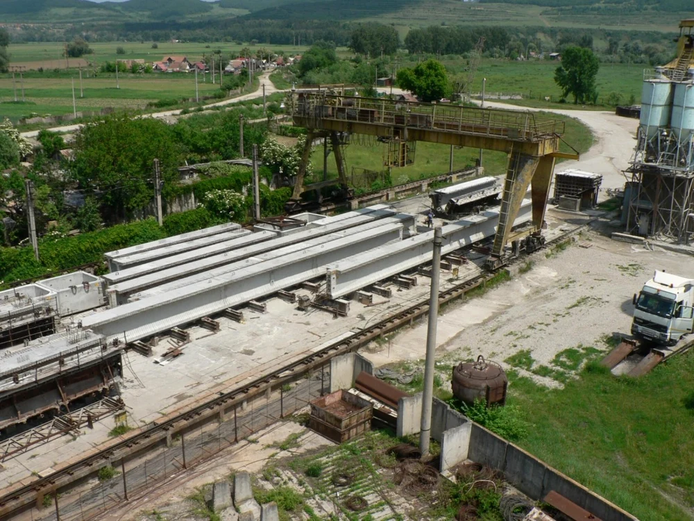 Prebet produce, printre altele, grinzi utilizate la construcţia de autostrăzi. Foto: prebet.ro