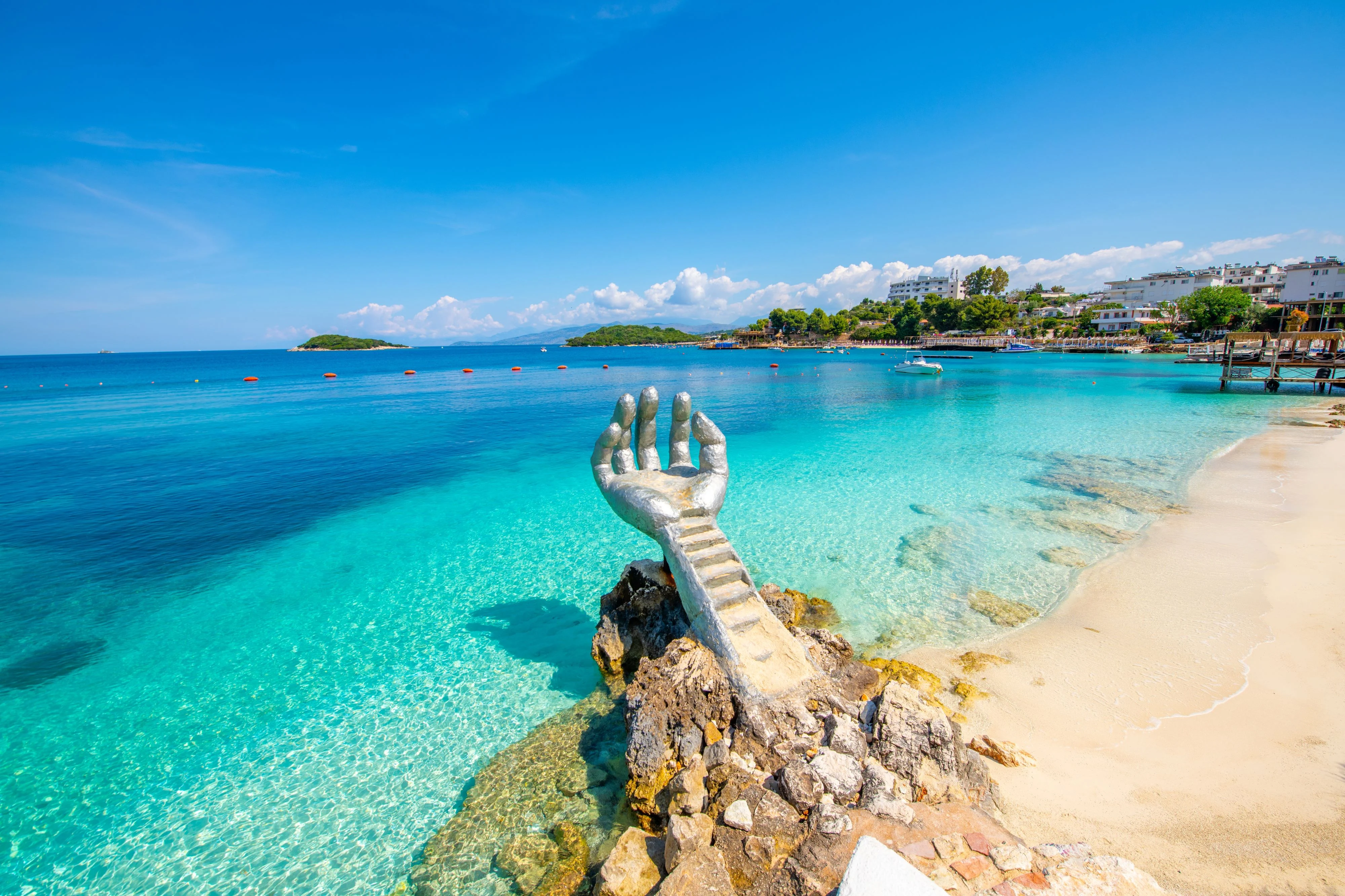 Plajele pe care numai în vis le vezi și pe care puțini români le cunosc. Destinații turistice ieftine și paradisiace în apropiere de România