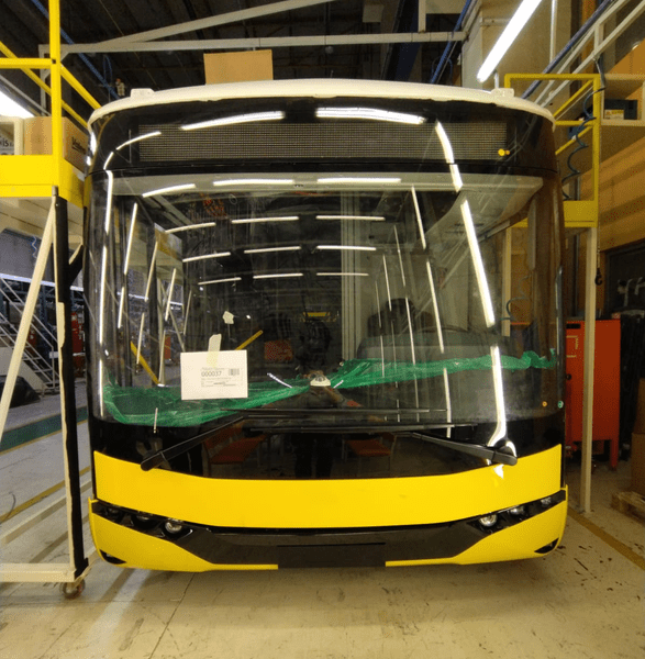 Primele autobuze electrice fabricate în Turcia vor ajunge în Timișoara. Sunt galben-negru-alb