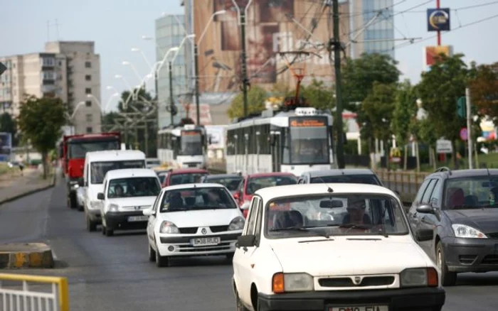 
    5000 de bucureșteni vor obține prin aplicația PEVAUTO, vouchere pentru schimvarea mașinii vechi cu una nouă, ecologică  
