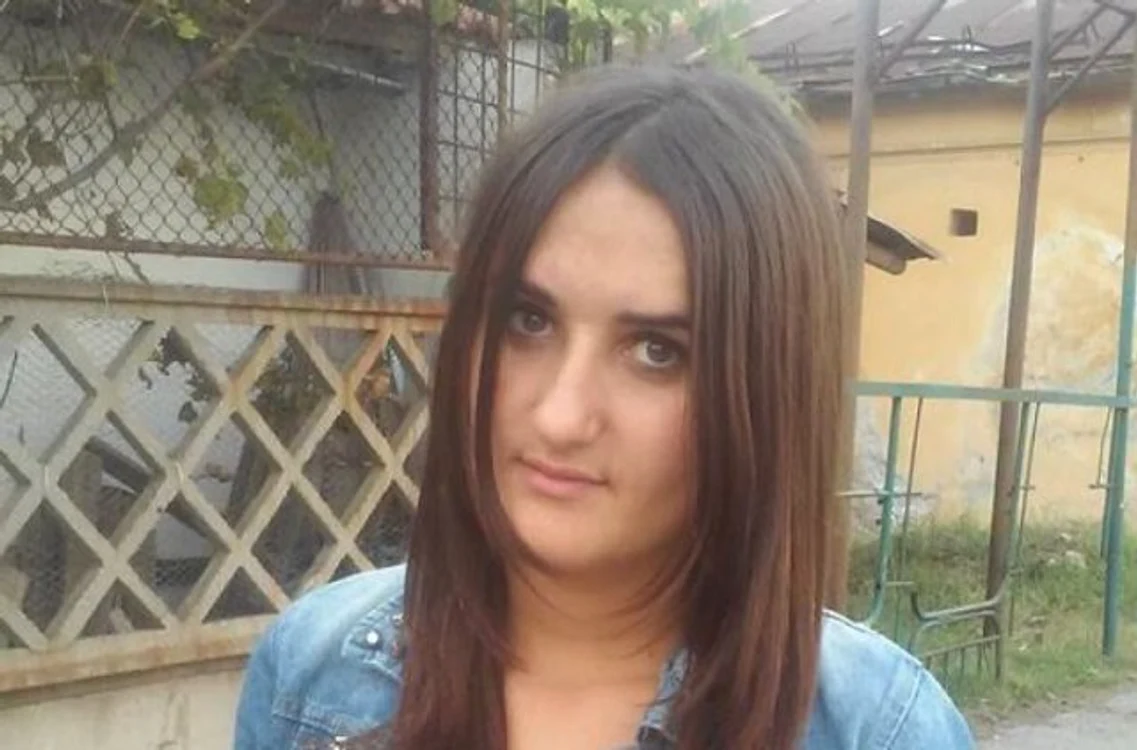 
    Alexandra Goghez a fost decapitată şi abandonată într-o zonă cu vegetaţie bogată din parcFoto: Arhivă personală  