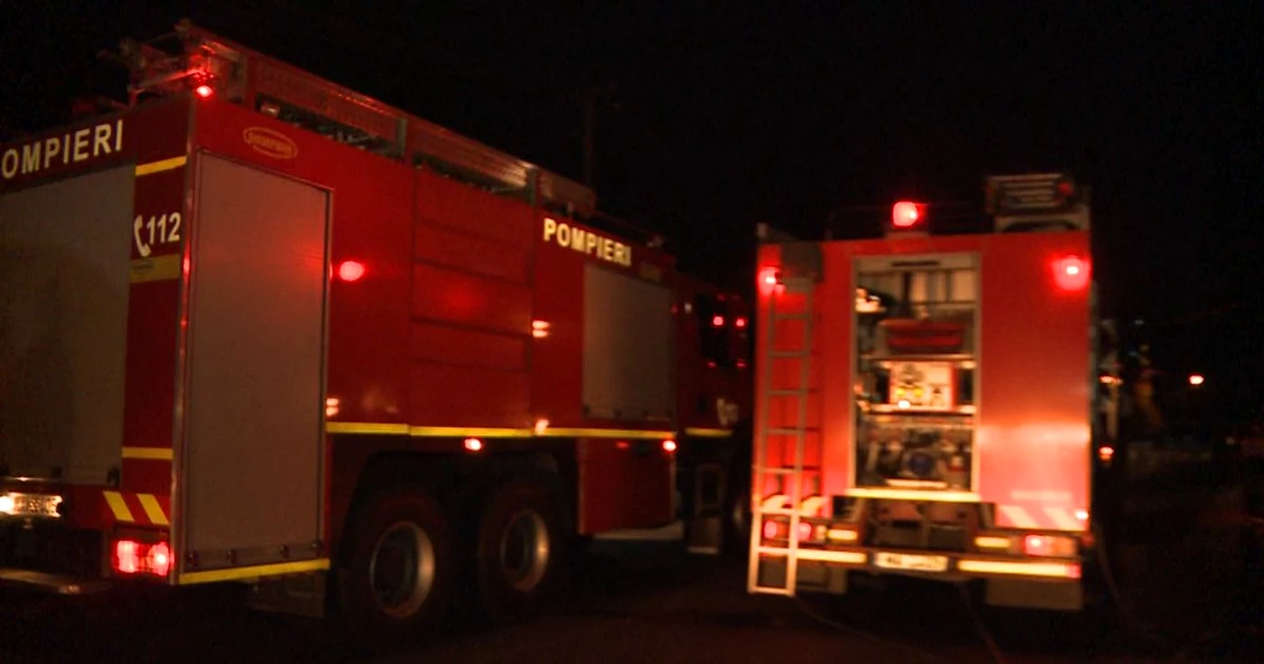 Două autospeciale au intervenit pentru stingerea incendiului