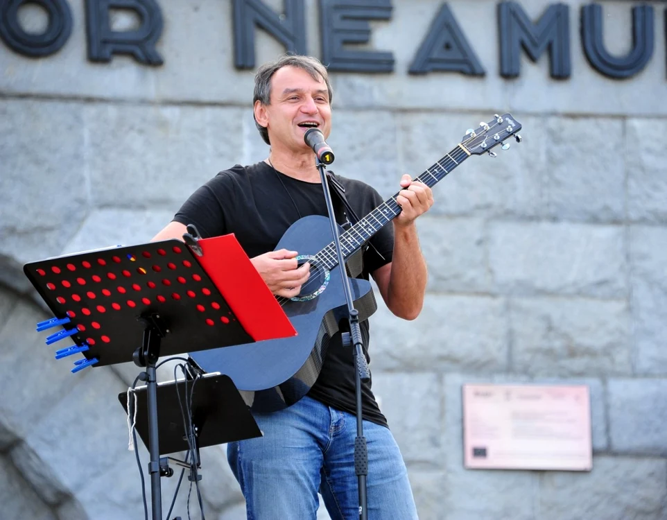 Andrei Păunescu încearcă să mențină vie vocea Cenaclului