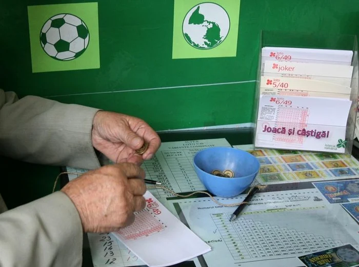 Zeci de mii de români îşi încearcă săptămâna norocul la loto. (Foto: arhiva Click!)