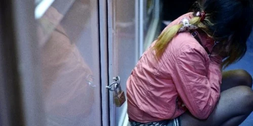 Două minore au fost exploatate sexual câteva luni de un bărbat din Craiova Foto