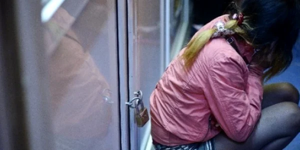 Două minore au fost exploatate sexual câteva luni de un bărbat din Craiova Foto